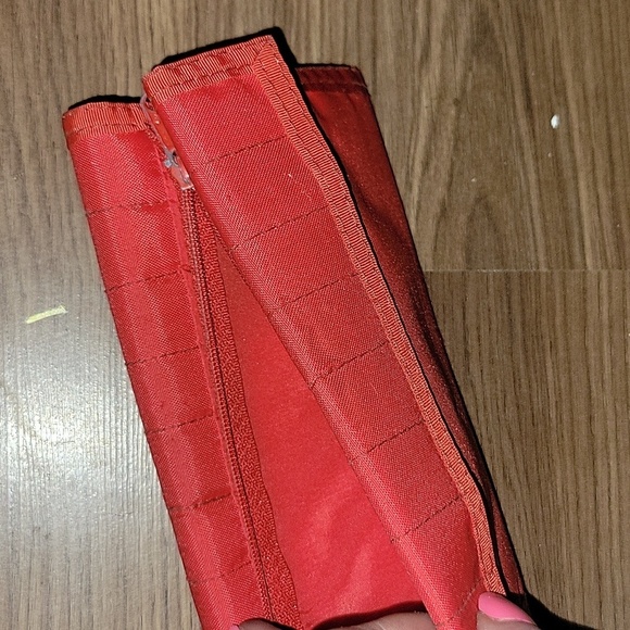 red nylon wallet - Picture 3 of 6